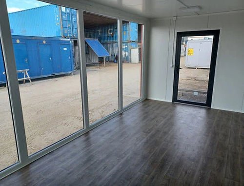 CONTENEDOR DE OFICINA OPEN SPACE 3×6 CON VITRINAS - Imagen 4